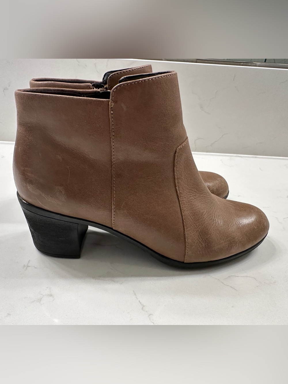EasySpirit Women's Tan Leather Ankle Boots - Classic Block Heel - size 7.5